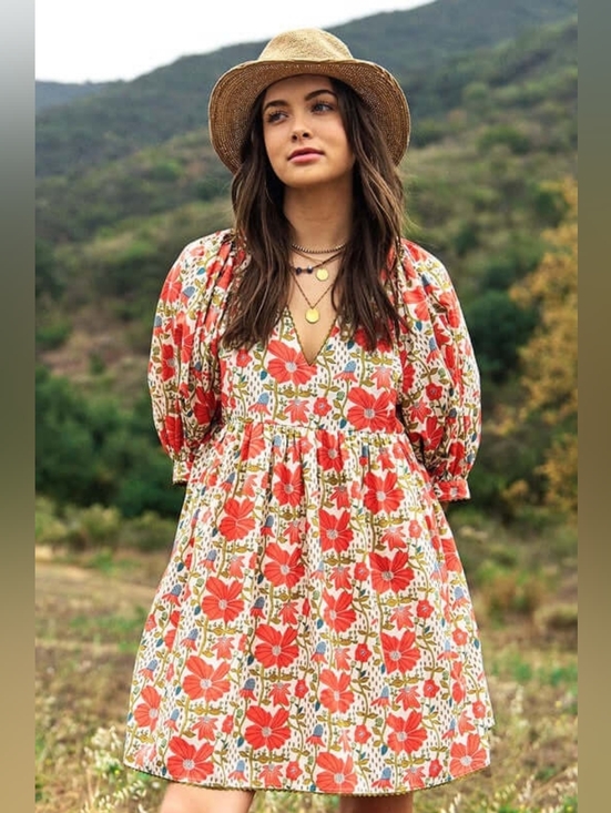 Gigio Dresses & Skirts - GiGio In the Meadow Floral Mini Dress in Coral and Cream